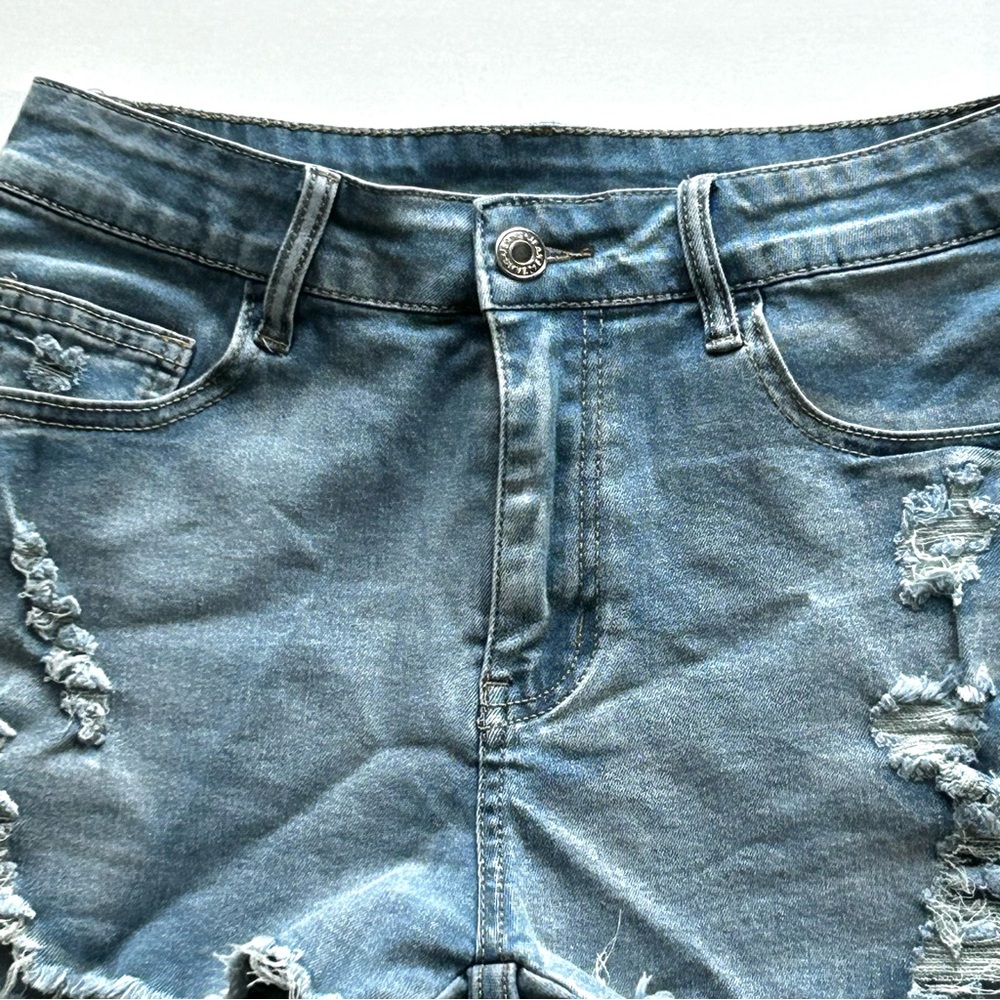 🌸NEW IN BAG SHEIN Jean Shorts. Size: 6 (Medium) - Picture 2 of 9